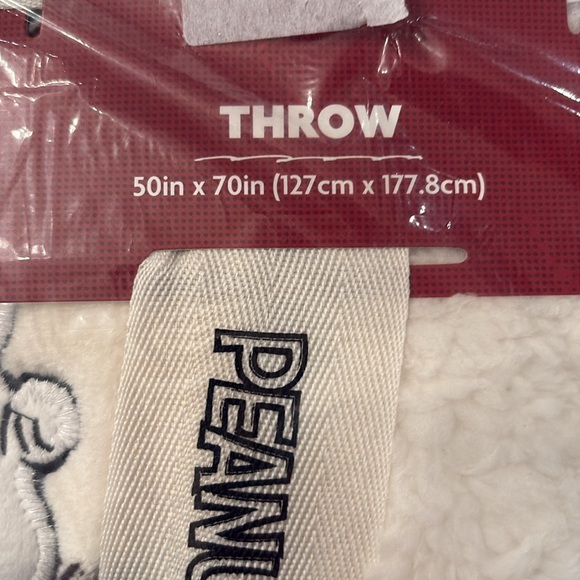 Peanuts Snoopy Throw Blanket - Picture 8 of 11